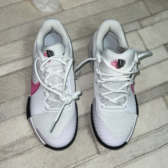 Nike women’s tennis shoes - Picture 11 of 14